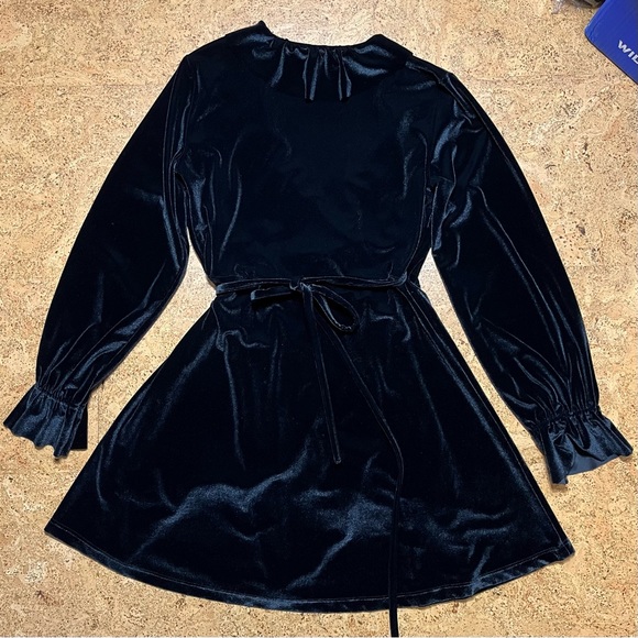 SukiSo Short Ruffle Black Velvet Wrap Dress Sz L - Picture 11 of 15